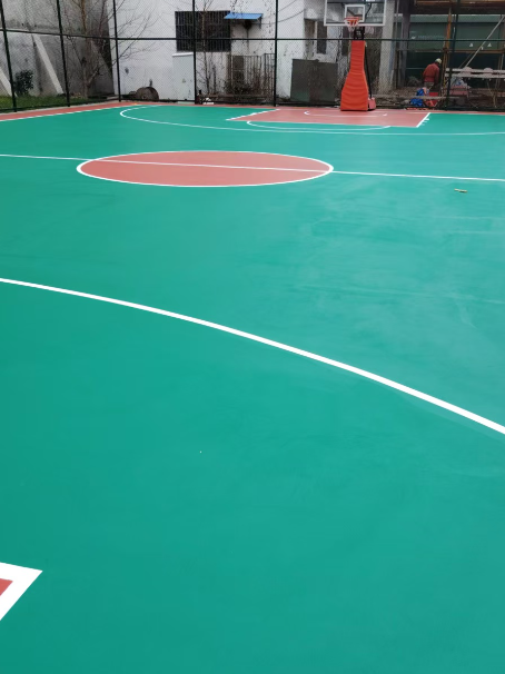 太原 球场长期使用易出现地面开裂